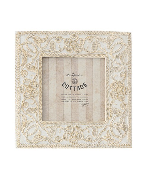 MILLION CARATS（ミリオンカラッツ）の「アンティークの美しさでアートスペースを演出するフォトフレーム（フォトフレーム・レディース・オフホワイト/ゴールド・FREE）」の13枚目の写真