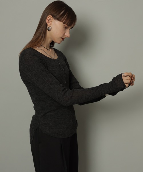 CADUNE（カデュネ）の「ヘンリーネックリブニット（ニット