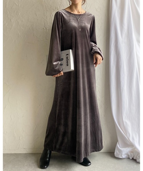 セール】長袖ボリュームスリーブロング丈バックオープンベロア