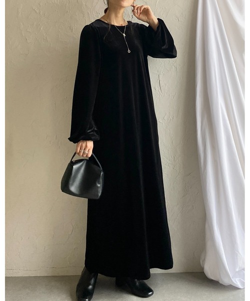 She's Closet(シーズクローゼット)の「長袖ボリュームスリーブロング丈バックオープンベロアワンピース(ワンピース・レディース・グレイッシュベージュ/ブラック/グレー・FREE)」の13枚目の写真