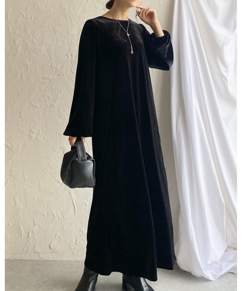 She's Closet(シーズクローゼット)の「長袖ボリュームスリーブロング丈バックオープンベロアワンピース(ワンピース・レディース・グレイッシュベージュ/ブラック/グレー・FREE)」の18枚目の写真