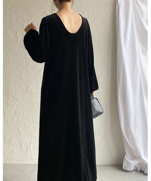 She's Closet(シーズクローゼット)の「長袖ボリュームスリーブロング丈バックオープンベロアワンピース(ワンピース・レディース・グレイッシュベージュ/ブラック/グレー・FREE)」の19枚目の写真
