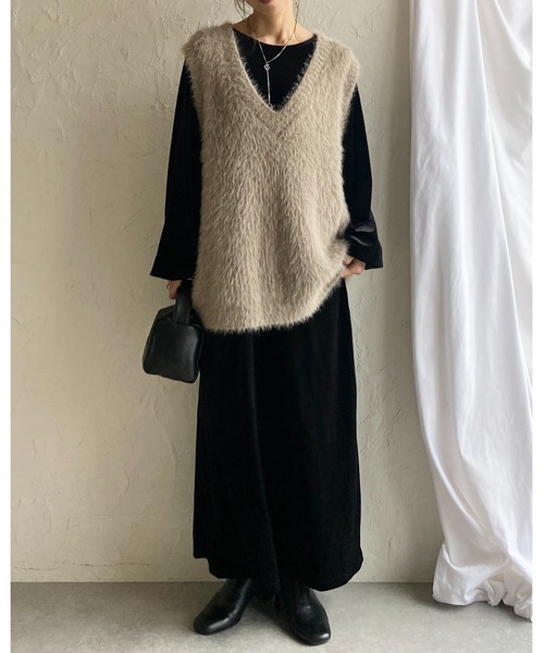 She's Closet(シーズクローゼット)の「長袖ボリュームスリーブロング丈バックオープンベロアワンピース(ワンピース・レディース・グレイッシュベージュ/ブラック/グレー・FREE)」の22枚目の写真