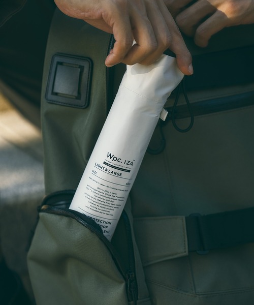 IZA（イーザ）の「完全遮光 IZA【LIGHT＆LARGE】 軽量 日傘 折りたたみ 親骨60cm Wpc.（折りたたみ傘・メンズ・グレー/オフホワイト/ベージュ/ブラック・FREE）」の2枚目の写真