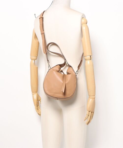 LORISTELLA（ロリステッラ）の「【LORISTELLA】レザースモールホーボーバッグ(Q56425)（ハンドバッグ・レディース・ダークベージュ・ALL）」の11枚目の写真