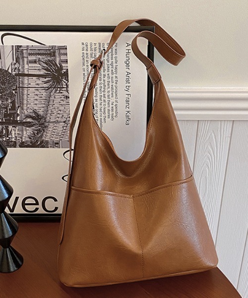 Teem Store（チームストア）の「フロントポケット付きショルダーバッグ（ショルダーバッグ・レディース・キャメル/ブラック/ブラウン・F）」の18枚目の写真