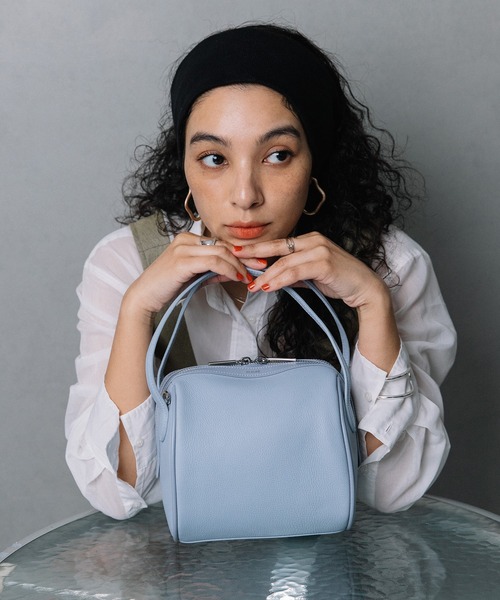 Beau're(ヴュレ)の「BEAURE ヴュレ カウレザー 2WAY ドラム型 ミニ ボストン(ボストンバッグ・レディース・ライトブルー/ブラック/グレー/シルバー/アイボリー・FREE)」の13枚目の写真