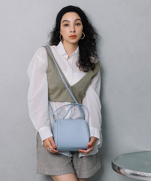 Beau're(ヴュレ)の「BEAURE ヴュレ カウレザー 2WAY ドラム型 ミニ ボストン(ボストンバッグ・レディース・ライトブルー/ブラック/グレー/シルバー/アイボリー・FREE)」の12枚目の写真