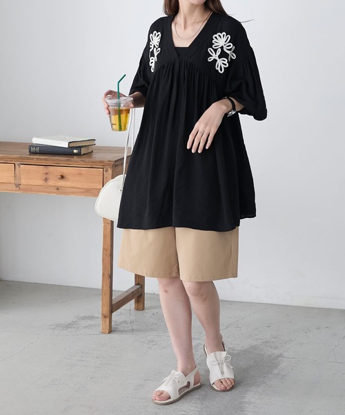 BONLECILL(ボンルシール)の「ボリュームスリーブ コード刺繍ミニワンピース/チュニック(シャツ/ブラウス・レディース・ブラック/ライトブルー/クリーム/オフホワイト・FREE)」の21枚目の写真