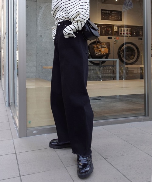 CORNERS(コーナーズ)の「カーブデニムシルエットパンツ(デニムパンツ・レディース・ネイビー/ブラック・マルチサイズ)」の7枚目の写真