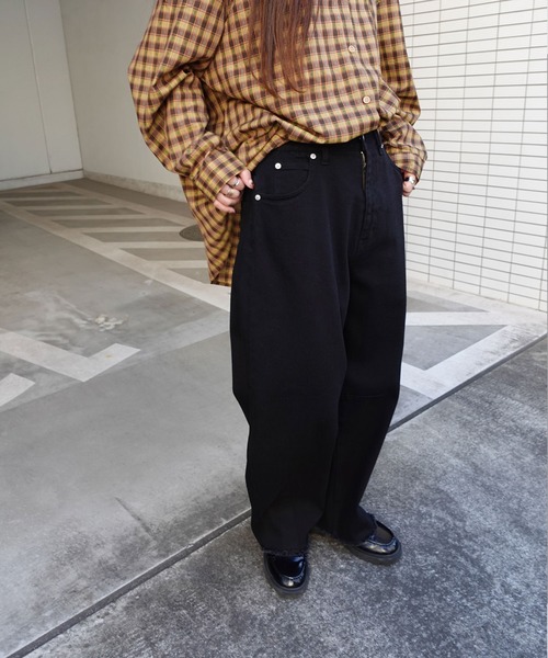 CORNERS(コーナーズ)の「カーブデニムシルエットパンツ(デニムパンツ・レディース・ネイビー/ブラック・マルチサイズ)」の12枚目の写真