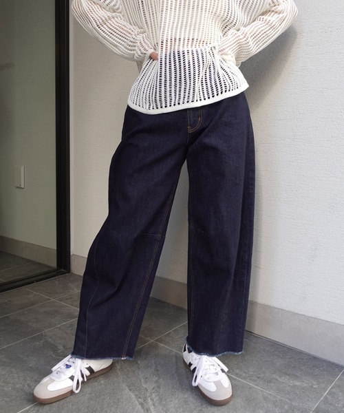 CORNERS(コーナーズ)の「カーブデニムシルエットパンツ(デニムパンツ・レディース・ネイビー/ブラック・マルチサイズ)」の14枚目の写真