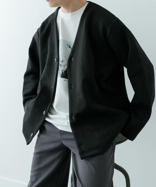 ITEMS URBANRESEARCH（アイテムズ アーバンリサーチ）の「ジオメジャカード カットソーカーディガン（カーディガン/ボレロ・メンズ・オフホワイト/ブラック/ブルー系その他/ブラウン・MEDIUM/LARGE）」の2枚目の写真