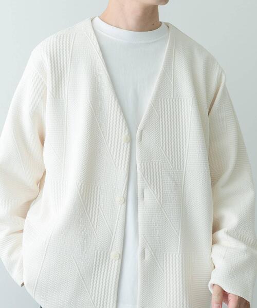 ITEMS URBANRESEARCH（アイテムズ アーバンリサーチ）の「ジオメジャカード カットソーカーディガン（カーディガン/ボレロ・メンズ・オフホワイト/ブラック/ブルー系その他/ブラウン・MEDIUM/LARGE）」の18枚目の写真