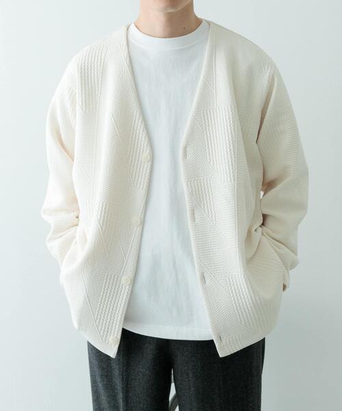 ITEMS URBANRESEARCH（アイテムズ アーバンリサーチ）の「ジオメジャカード カットソーカーディガン（カーディガン/ボレロ・メンズ・オフホワイト/ブラック/ブルー系その他/ブラウン・MEDIUM/LARGE）」の17枚目の写真