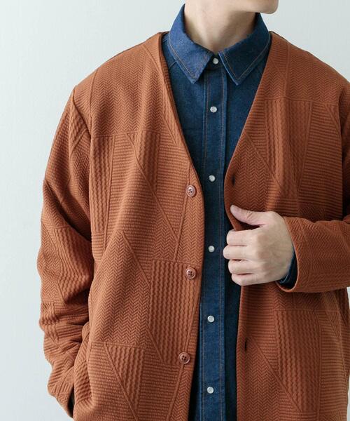 ITEMS URBANRESEARCH（アイテムズ アーバンリサーチ）の「ジオメジャカード カットソーカーディガン（カーディガン/ボレロ・メンズ・オフホワイト/ブラック/ブルー系その他/ブラウン・MEDIUM/LARGE）」の13枚目の写真
