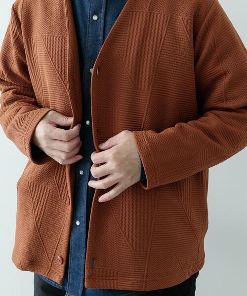 ITEMS URBANRESEARCH（アイテムズ アーバンリサーチ）の「ジオメジャカード カットソーカーディガン（カーディガン/ボレロ・メンズ・オフホワイト/ブラック/ブルー系その他/ブラウン・MEDIUM/LARGE）」の12枚目の写真
