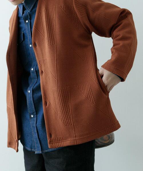 ITEMS URBANRESEARCH（アイテムズ アーバンリサーチ）の「ジオメジャカード カットソーカーディガン（カーディガン/ボレロ・メンズ・オフホワイト/ブラック/ブルー系その他/ブラウン・MEDIUM/LARGE）」の11枚目の写真