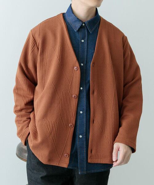 ITEMS URBANRESEARCH（アイテムズ アーバンリサーチ）の「ジオメジャカード カットソーカーディガン（カーディガン/ボレロ・メンズ・オフホワイト/ブラック/ブルー系その他/ブラウン・MEDIUM/LARGE）」の10枚目の写真