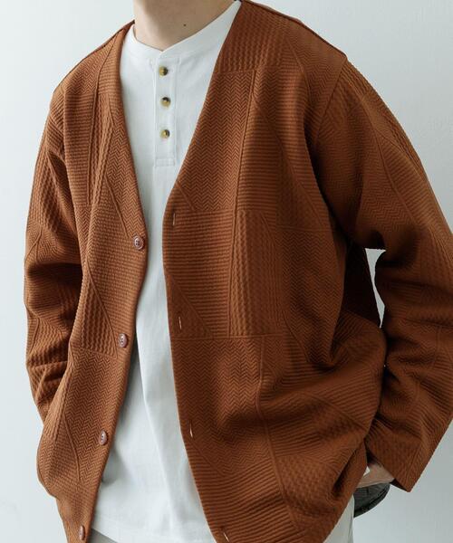 ITEMS URBANRESEARCH（アイテムズ アーバンリサーチ）の「ジオメジャカード カットソーカーディガン（カーディガン/ボレロ・メンズ・オフホワイト/ブラック/ブルー系その他/ブラウン・MEDIUM/LARGE）」の5枚目の写真
