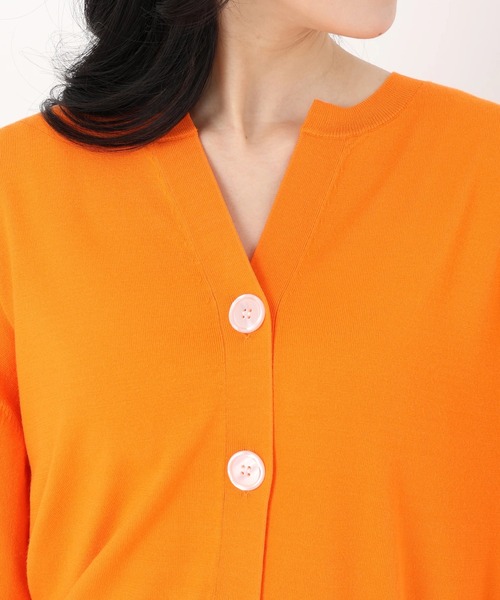 STRAWBERRY-FIELDS（ストロベリーフィールズ）の「キーネックニットカーディガン　カーディガン（カーディガン/ボレロ・レディース・グリーン/ホワイト系その他/ピンク系その他/ダークオレンジ・2）」の8枚目の写真