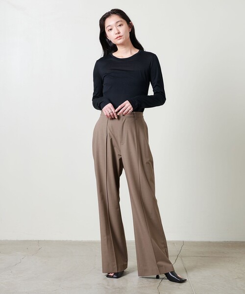 MARW UNITED ARROWS（マルゥ ユナイテッドアローズ）の「＜MARW UNITED ARROWS＞タック フレアパンツ（スラックス・レディース・ダークグレー/モカ・36/38）」の4枚目の写真