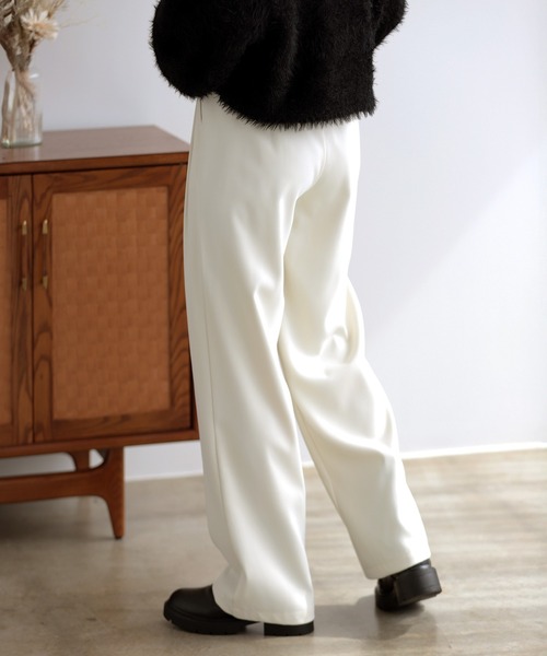 LUMIRA(アパレル)(ルミラ)の「タックパンツ(その他パンツ・レディース・チャコールグレー/アイボリー/ブラック/グレイッシュベージュ・S/M/L)」の22枚目の写真