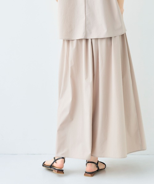CROSS FUNCTION（クロスファンクション）の「《撥水 / UV》ハジクションタックギャザーロングスカート【CF/クロスファンクション】（スカート・レディース・ライトベージュ/ホワイト/ブラック・LL/L/M）」の6枚目の写真