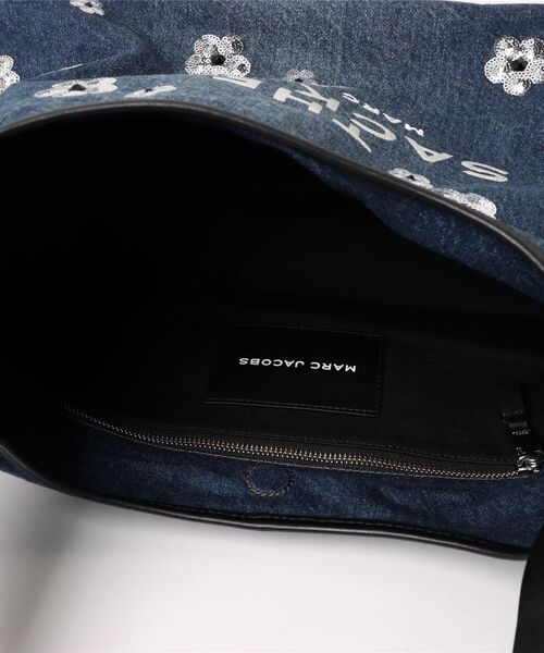 MARC JACOBS（マークジェイコブス）の「SEQUIN DAISY DENIM SACK