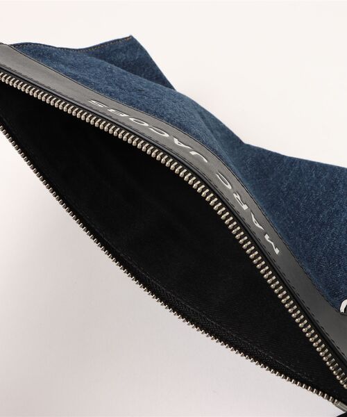 MARC JACOBS（マークジェイコブス）の「SEQUIN DAISY DENIM SACK BAG THE SACK/ザ シークイン デイジー デニム サック バッグ（ハンドバッグ・レディース・インディゴブルー・ONE SIZE）」の6枚目の写真