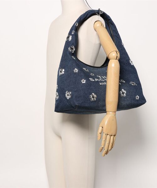 MARC JACOBS（マークジェイコブス）の「SEQUIN DAISY DENIM SACK