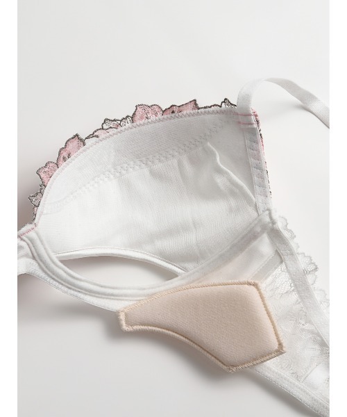 Ravijour(ラヴィジュール)の「レミニセンスグラマーアップブラ(E~Gカップ)(ブラジャー・レディース・イエロー/ピンク/アイボリー/ブラック/グリーン・E65/E70/E75/F65/F70/F75/G65/G70)」の12枚目の写真