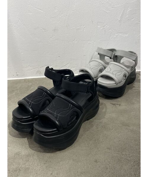 EMODA(エモダ)の「アートラインバルキーサンダル(サンダル・レディース・ブラック/グレー・SMALL/MEDIUM/LARGE)」の18枚目の写真