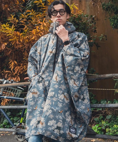 KiU(キウ)の「KiU/キウ PONCHO 2ND(レインコート/ポンチョ・レディース・カーキ/レオパード/その他5/ブルー系その他/ブラック系その他3/コーラルピンク/インディゴブルー/アイボリー/その他1/ライトグレー/ブラック/その他8/ライトブラウン/ダークパープル/その他3/ホワイト/ミント・FREE)」の10枚目の写真