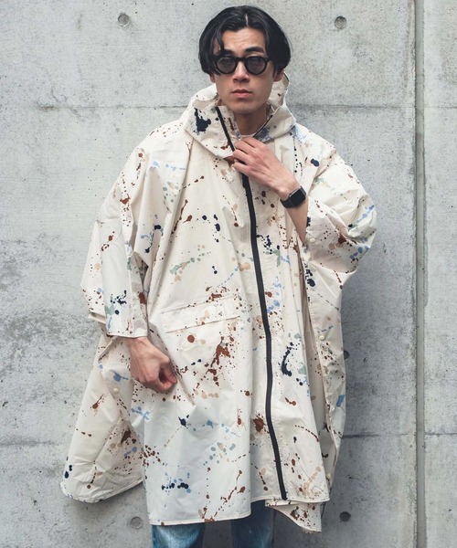 KiU(キウ)の「KiU/キウ PONCHO 2ND(レインコート/ポンチョ・レディース・カーキ/レオパード/その他5/ブルー系その他/ブラック系その他3/コーラルピンク/インディゴブルー/アイボリー/その他1/ライトグレー/ブラック/その他8/ライトブラウン/ダークパープル/その他3/ホワイト/ミント・FREE)」の1枚目の写真