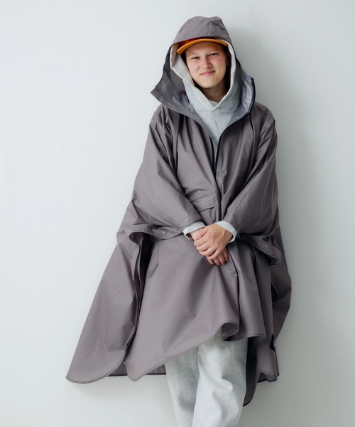 KiU(キウ)の「KiU/キウ PONCHO 2ND(レインコート/ポンチョ・レディース・カーキ/レオパード/その他5/ブルー系その他/ブラック系その他3/コーラルピンク/インディゴブルー/アイボリー/その他1/ライトグレー/ブラック/その他8/ライトブラウン/ダークパープル/その他3/ホワイト/ミント・FREE)」の5枚目の写真