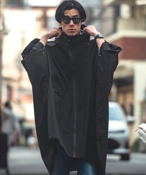 KiU(キウ)の「KiU/キウ PONCHO 2ND(レインコート/ポンチョ・レディース・カーキ/レオパード/その他5/ブルー系その他/ブラック系その他3/コーラルピンク/インディゴブルー/アイボリー/その他1/ライトグレー/ブラック/その他8/ライトブラウン/ダークパープル/その他3/ホワイト/ミント・FREE)」の3枚目の写真