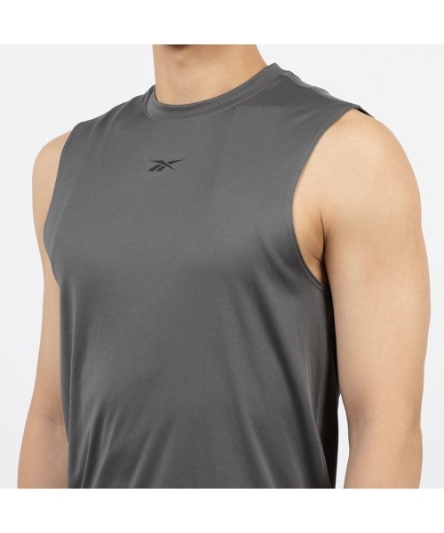 Reebok(リーボック)の「トレイン スリーブレス テックTシャツ / ID TRAIN SLVLS TECH TEE(Tシャツ/カットソー・メンズ・レッド/ブラック/グレー・MEDIUM/SMALL/XX-LARGE/LARGE/X-LARGE)」の9枚目の写真
