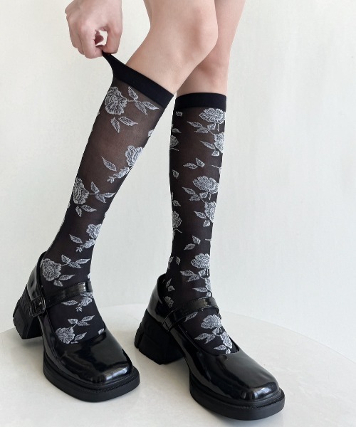 VIBGYOR(ヴィブジョー)の「【LAMPOON】薔薇ソックス(ソックス/靴下・レディース・ホワイト/ブラック・FREE)」の2枚目の写真