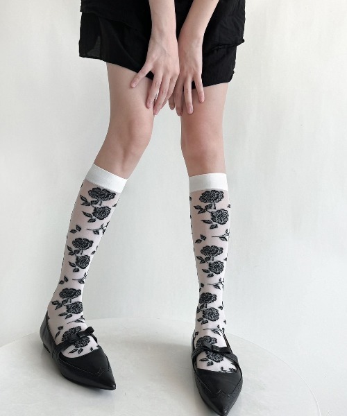 VIBGYOR(ヴィブジョー)の「【LAMPOON】薔薇ソックス(ソックス/靴下・レディース・ホワイト/ブラック・FREE)」の7枚目の写真