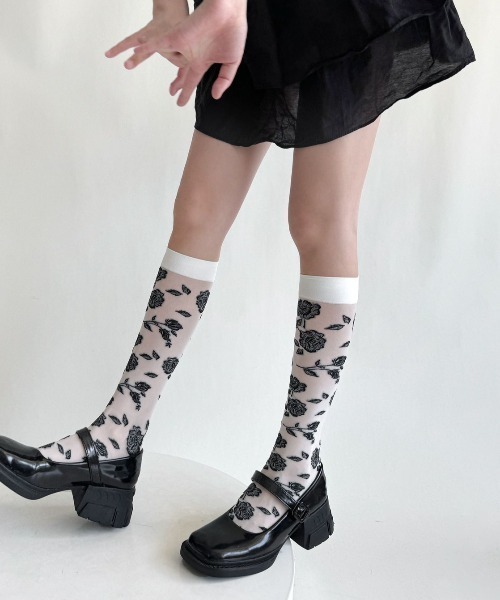 VIBGYOR(ヴィブジョー)の「【LAMPOON】薔薇ソックス(ソックス/靴下・レディース・ホワイト/ブラック・FREE)」の6枚目の写真