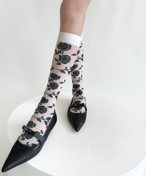 VIBGYOR(ヴィブジョー)の「【LAMPOON】薔薇ソックス(ソックス/靴下・レディース・ホワイト/ブラック・FREE)」の5枚目の写真