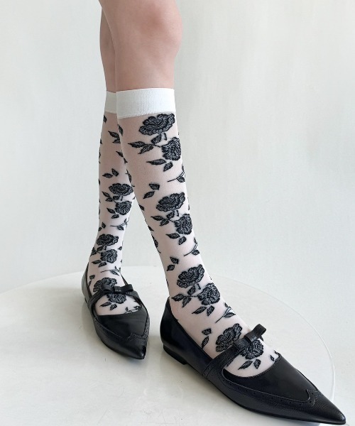 VIBGYOR(ヴィブジョー)の「【LAMPOON】薔薇ソックス(ソックス/靴下・レディース・ホワイト/ブラック・FREE)」の4枚目の写真