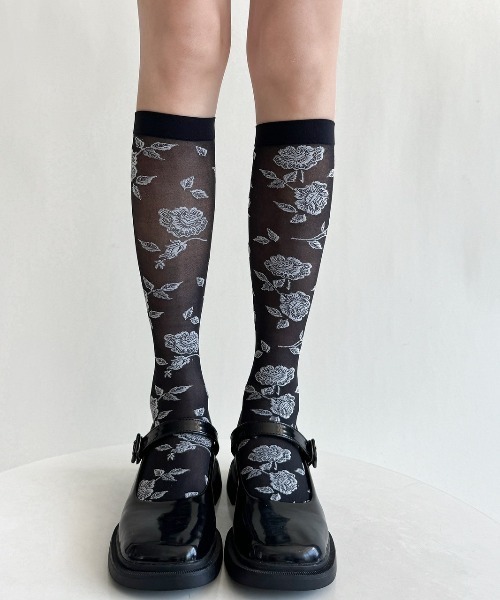 VIBGYOR(ヴィブジョー)の「【LAMPOON】薔薇ソックス(ソックス/靴下・レディース・ホワイト/ブラック・FREE)」の3枚目の写真