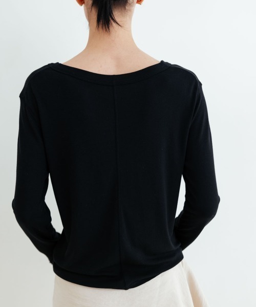 Studio Doe(スタジオドー)の「Studio Doe Premium Tencel Spread Neck Sweater(Tシャツ/カットソー・レディース・ブラック・SMALL/MEDIUM)」の4枚目の写真