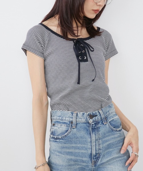 Auntie Rosa Holiday(アンティローザホリデー)の「レースアップボーダーコンパクトTEE(Tシャツ/カットソー・レディース・ブラック/ネイビー・FREE)」の1枚目の写真