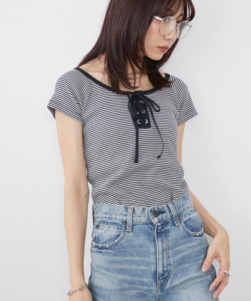 Auntie Rosa Holiday(アンティローザホリデー)の「レースアップボーダーコンパクトTEE(Tシャツ/カットソー・レディース・ブラック/ネイビー・FREE)」の3枚目の写真