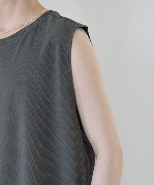 ETELIO（エテリオ）の「リップルプリーツレイヤードノースリーブ/タンクトップ（タンクトップ・メンズ・ブラック/ライトグレー/チャコール/ホワイト・XS/XL/L/M/S）」の7枚目の写真