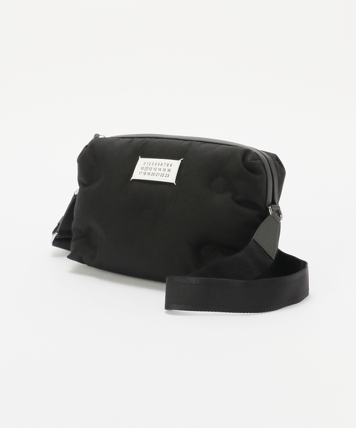 Maison Margiela(メゾンマルジェラ)の「Maison Margiela(メゾン マルジェラ) GLAM SLAM SPORT CAMERA Bag(ショルダーバッグ・メンズ・ブラック・FREE)」の1枚目の写真