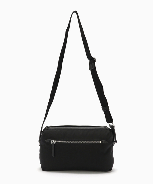 Maison Margiela(メゾンマルジェラ)の「Maison Margiela(メゾン マルジェラ) GLAM SLAM SPORT CAMERA Bag(ショルダーバッグ・メンズ・ブラック・FREE)」の2枚目の写真